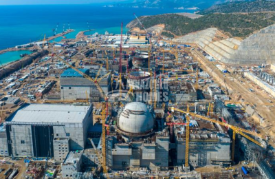 La Turquie prévoit la mise en service de sa première tranche de centrale nucléaire en 2026 avec le raccordement de la centrale d'Akkuyu.