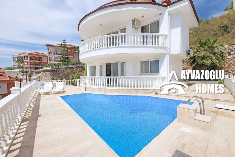 Великолепная вилла 4+1 в Каргыджаке/Алании с частным бассейном и садом