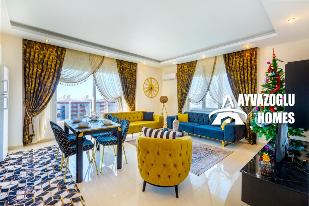 Красочная квартира 2+1 с застекленным балконом в Махмутларе/Алании