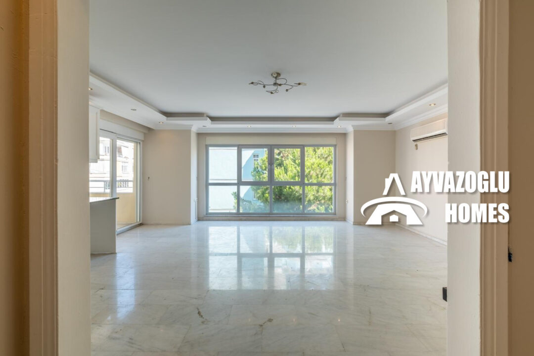 Светлая квартира 3+1 всего в 200 метрах от моря в Махмутларе/Алании