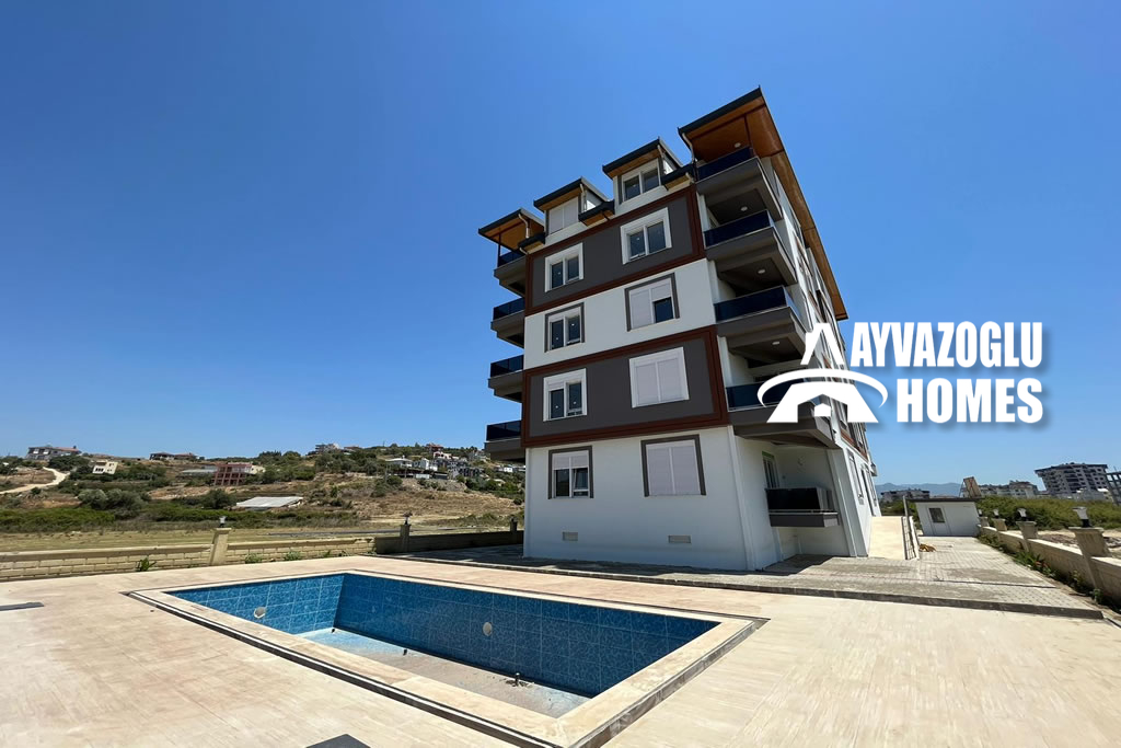 Appartement 1+1 à Gazipasa avec piscine et vue sur la montagne - 80 000 euros