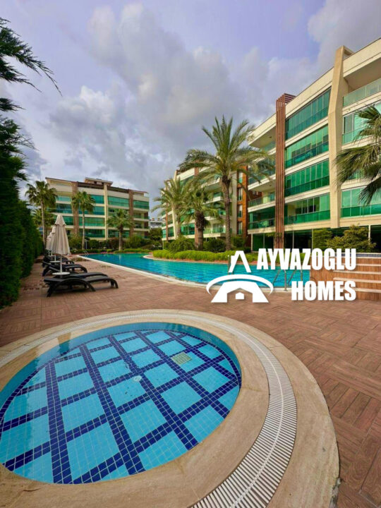 2+1-Wohnung mit umfassender Infrastruktur in Oba, nur 1200 m vom Meer entfernt