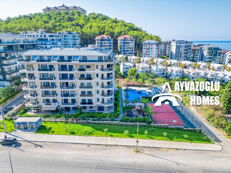 Duplex neuf 3+1 à Kargicak - À 300 mètres de la mer, complexe avec toutes les infrastructures