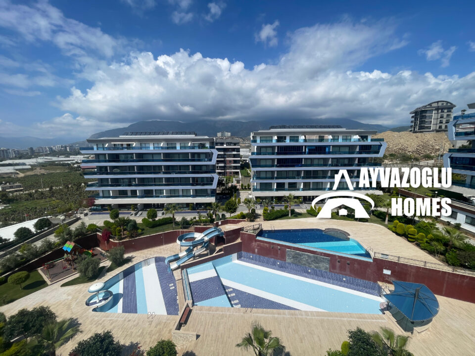 Luxuriöse 3+1-Wohnung in Kargicak – 700 Meter zum Meer, Anlage mit umfassender Infrastruktur