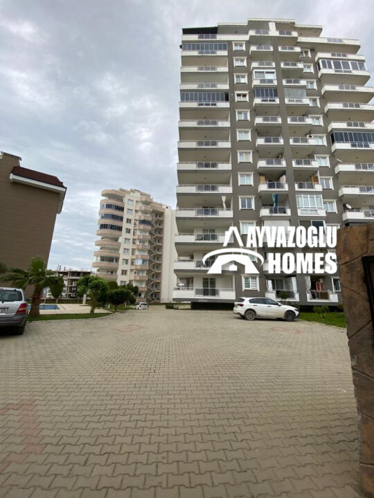 2+1 с видом на горы в Махмутларе — просторная квартира с зелёной территорией