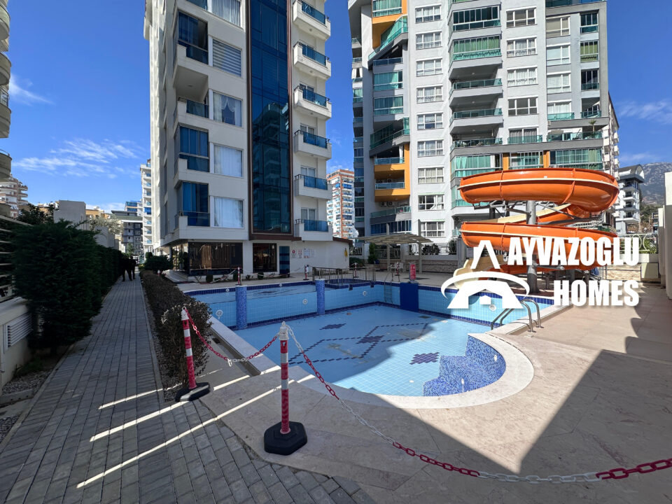 Уютная квартира 1+1 с видом на бассейн в Махмутларе