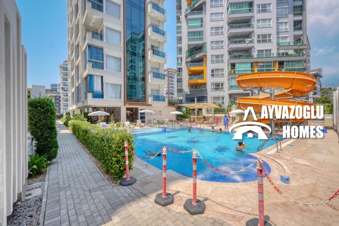 Квартира 1+1 в Махмутларе с видом на бассейн