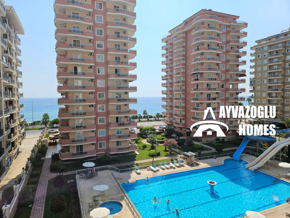 Апартаменты 2+1 на первой линии моря в Махмутларе